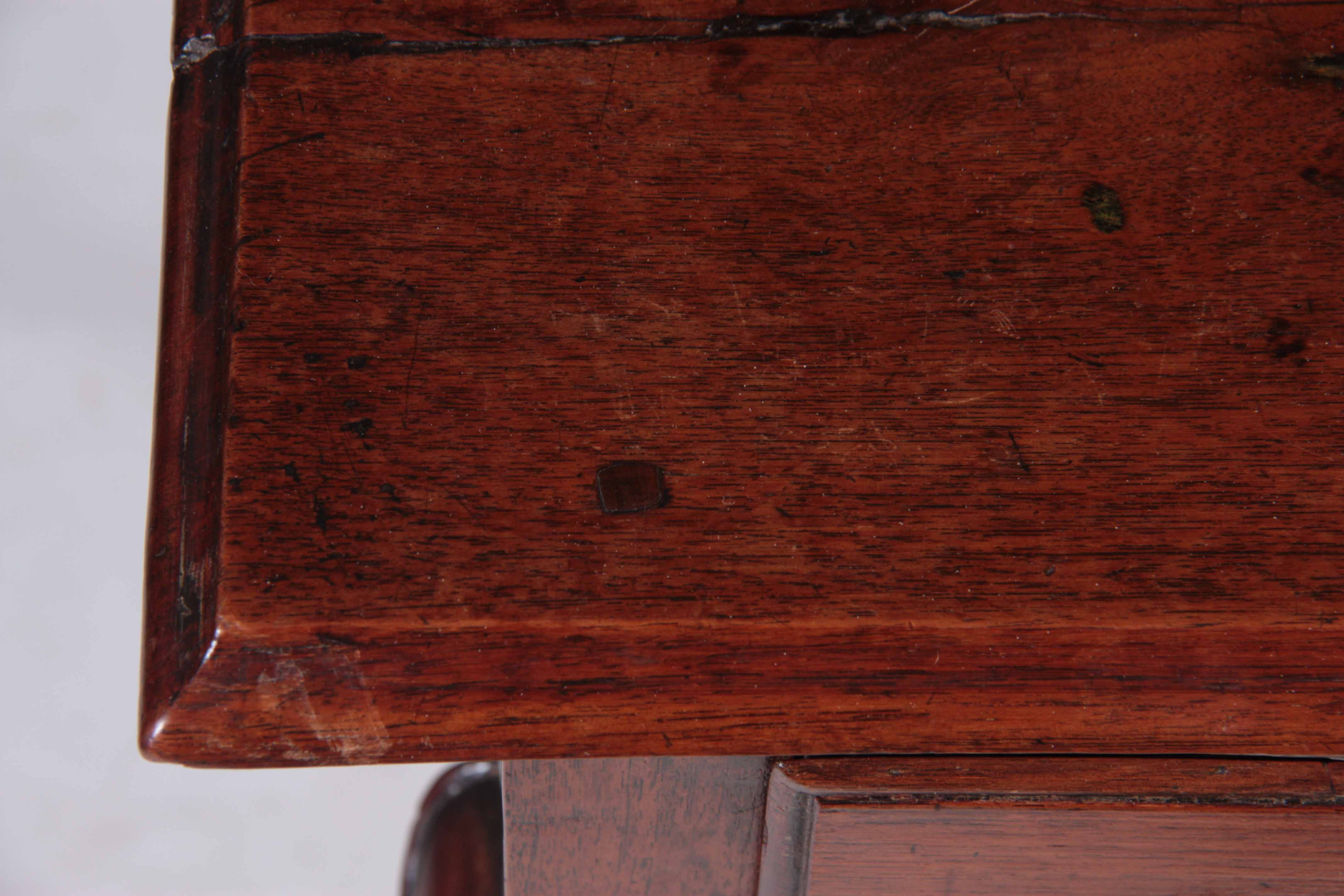AN UNUSUAL SOLID WALNUT EARLY 18TH CENTURY LOWBOY POSSIBLY AMERICAN with moulded edge top above - Image 7 of 8