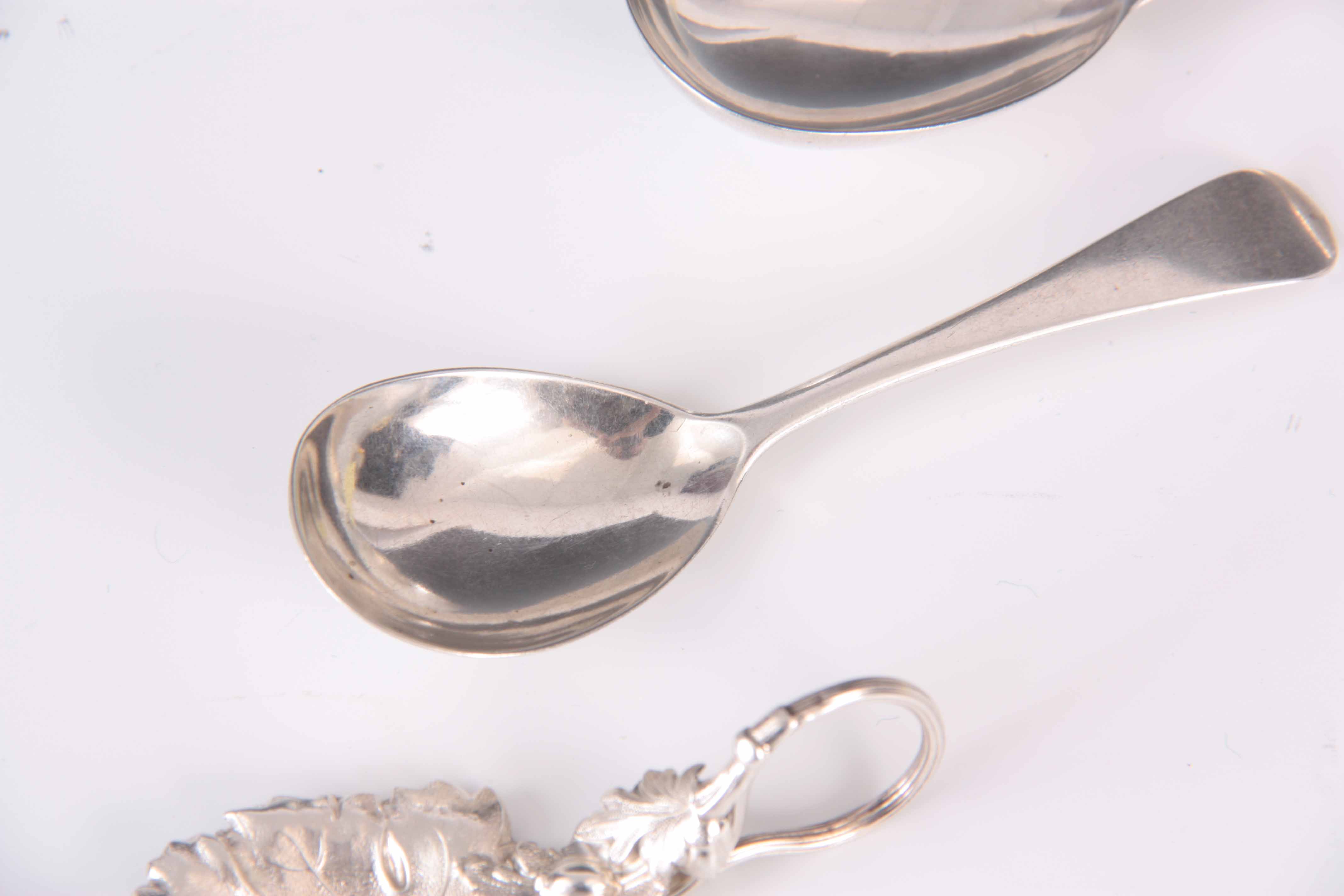 A COLLECTION OF THREE SILVER CADDY SPOONS app. 1.7 troy oz - Image 3 of 7