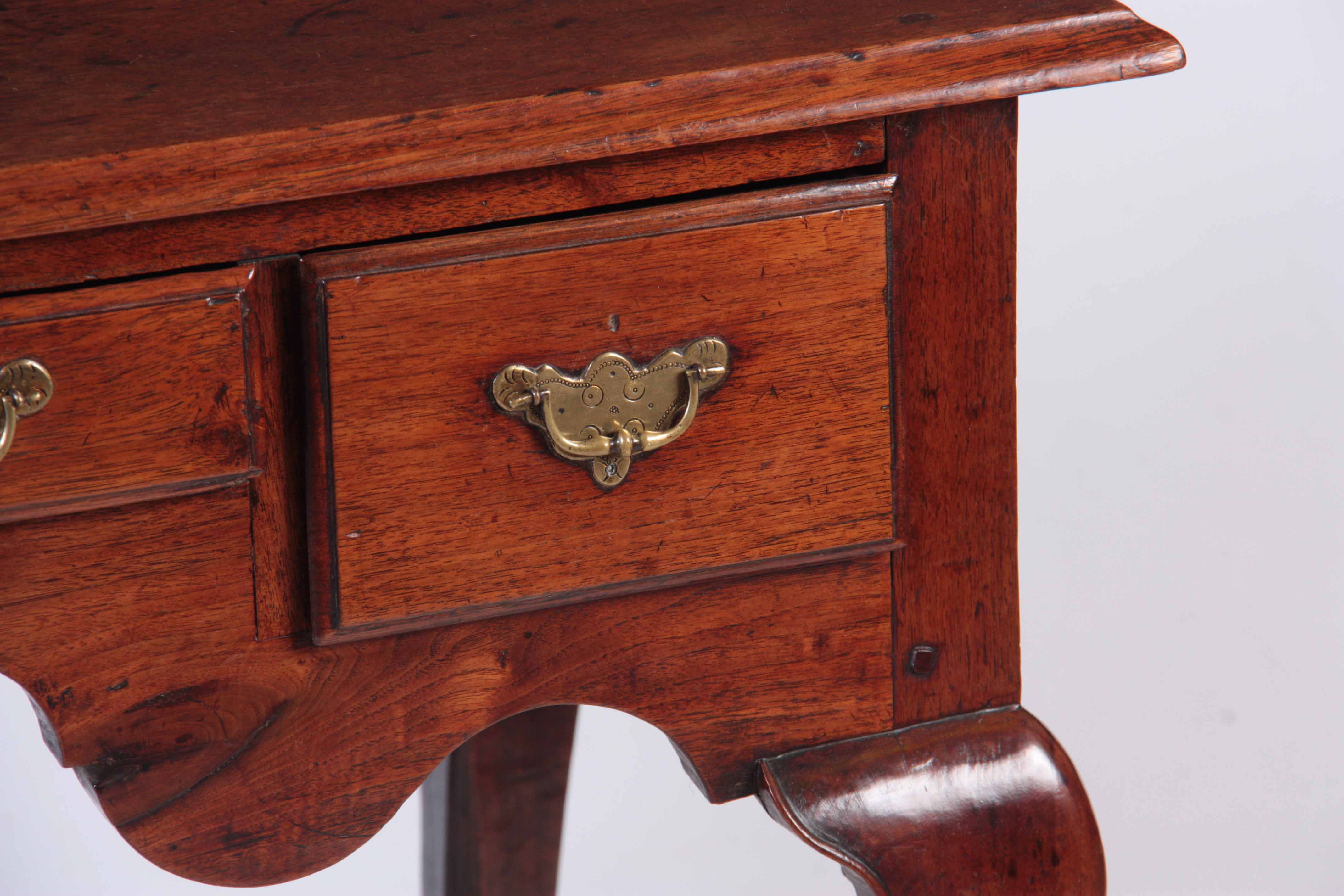 AN UNUSUAL SOLID WALNUT EARLY 18TH CENTURY LOWBOY POSSIBLY AMERICAN with moulded edge top above - Image 3 of 8