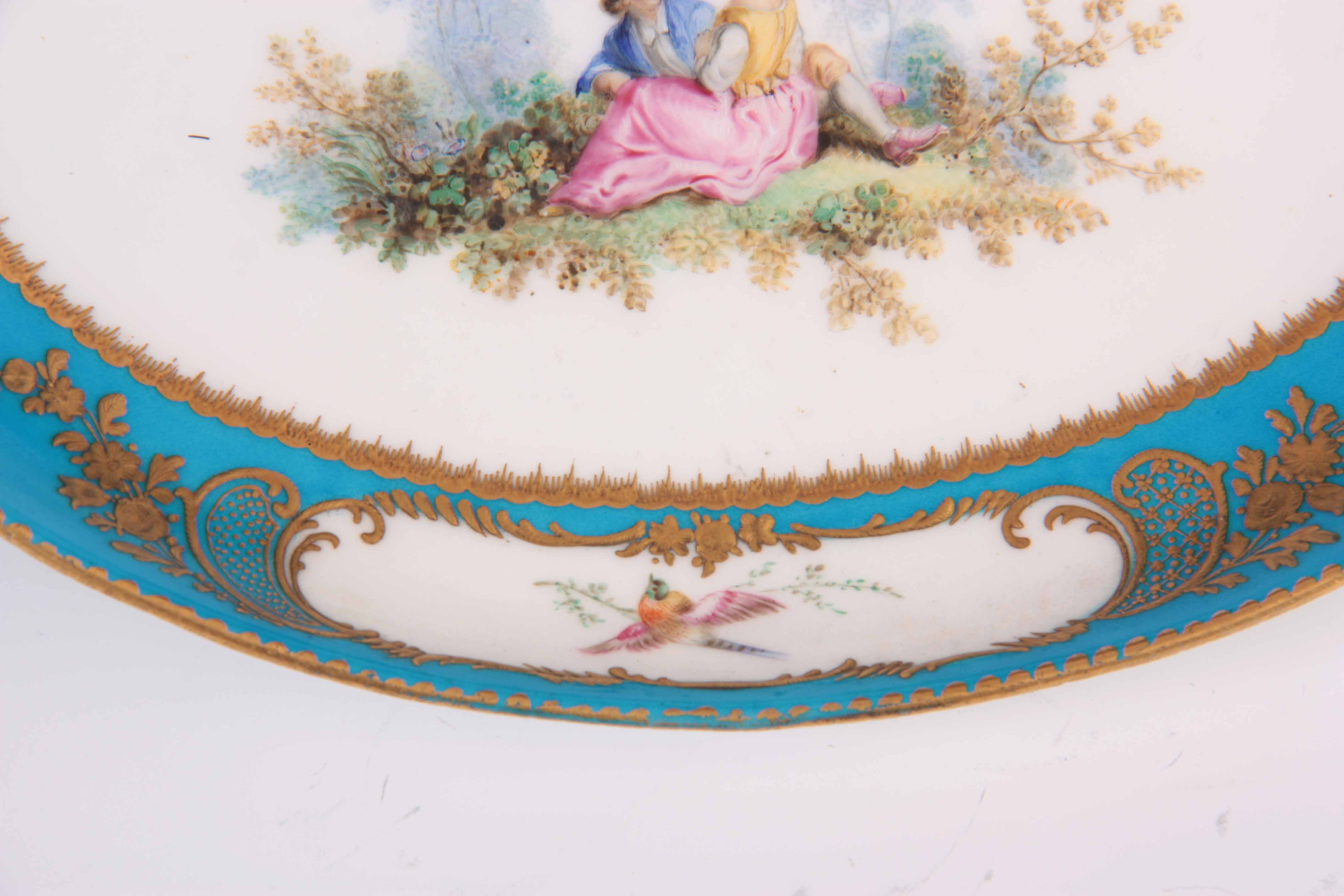 A FINE 18TH CENTURY SEVRES PORCELAIN SHALLOW OVAL DISH on a gilded celestial blue ground decorated - Image 4 of 5