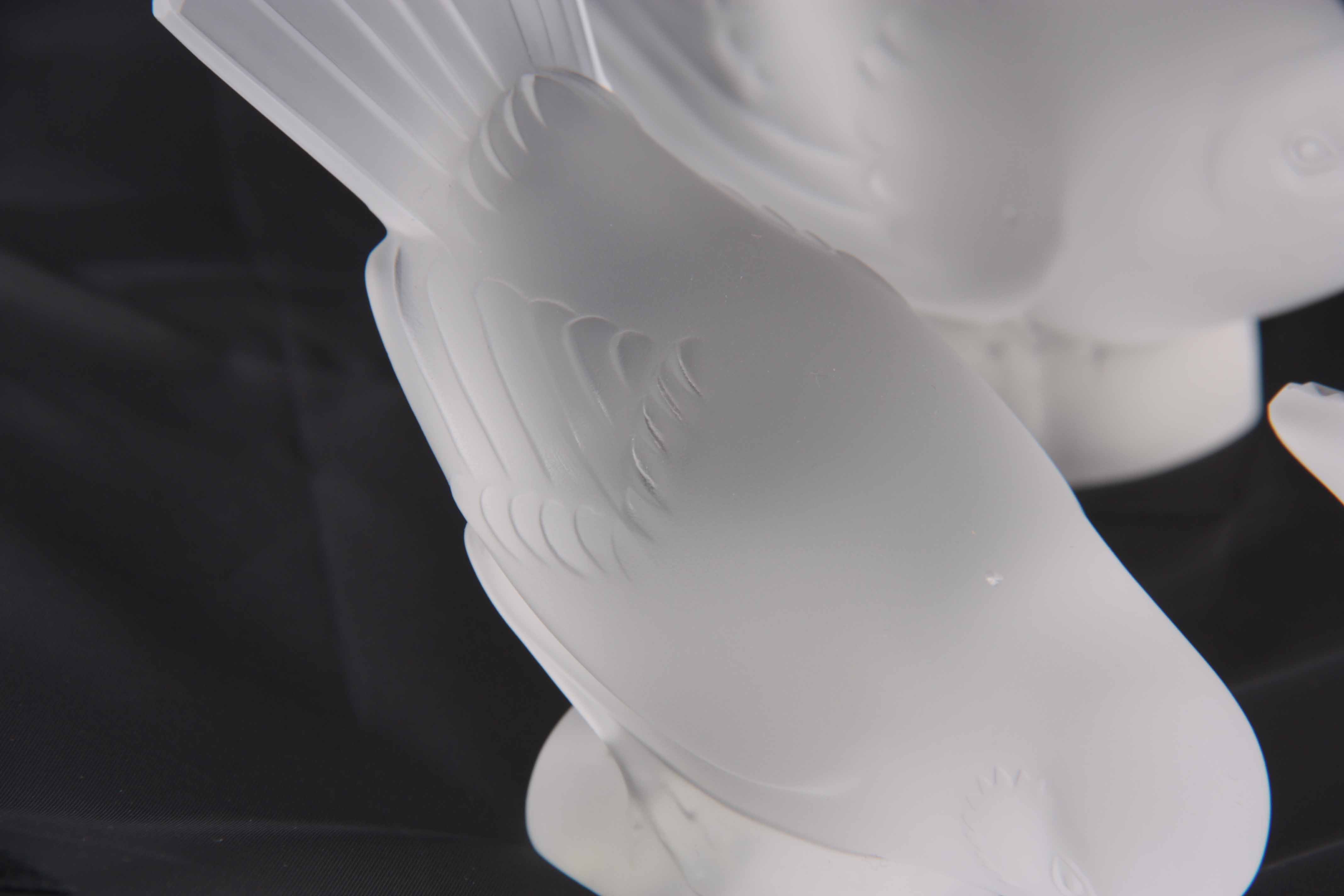 LALIQUE FRANCE, A SET OF 8 FROSTED GLASS SPARROWS - signed Lalique France 8cm high. - Image 8 of 11