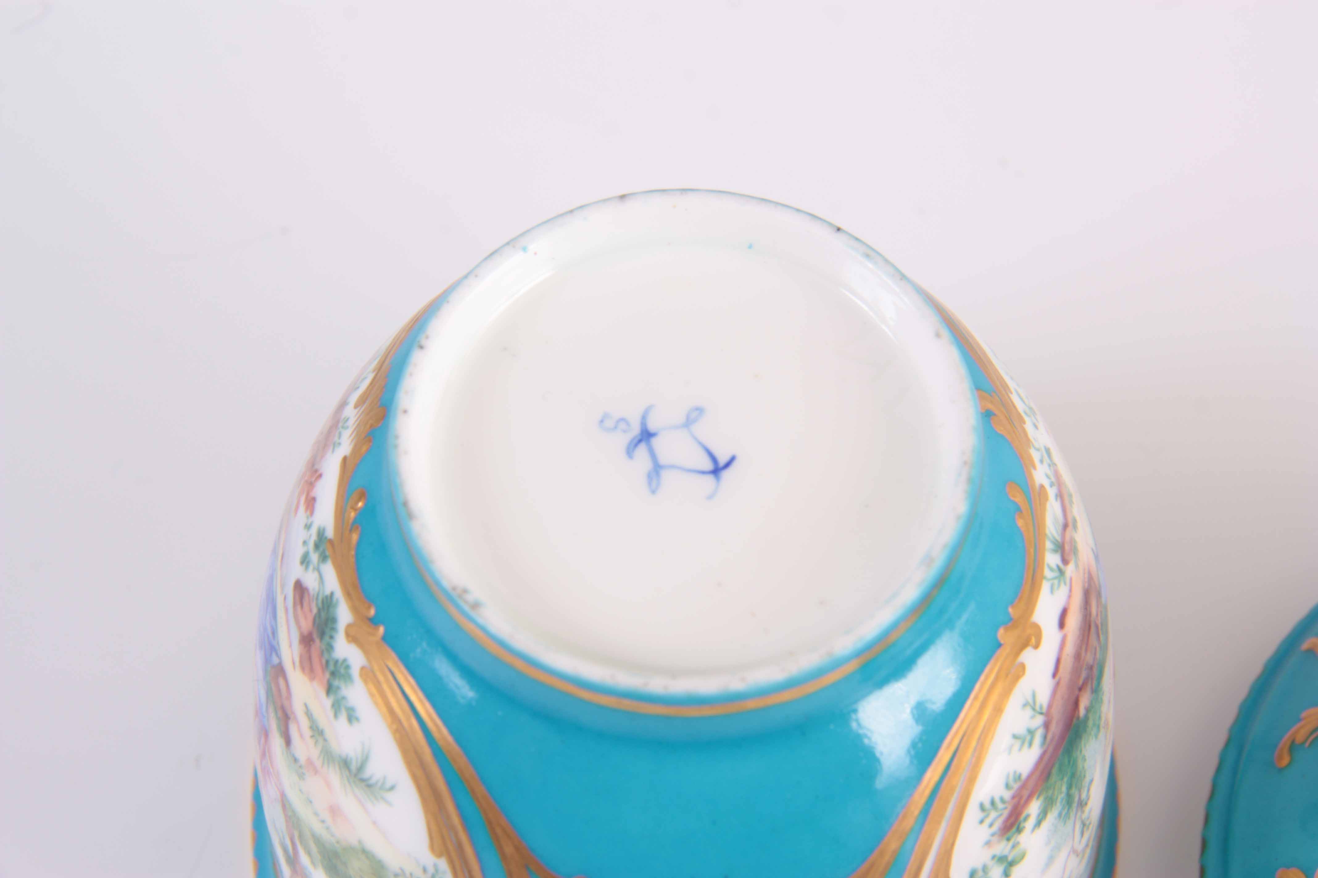 A FINE 18TH/19TH CENTURY SEVRES PORCELAIN BOWL AND COVER on a celestial blue ground decorated with - Image 6 of 7