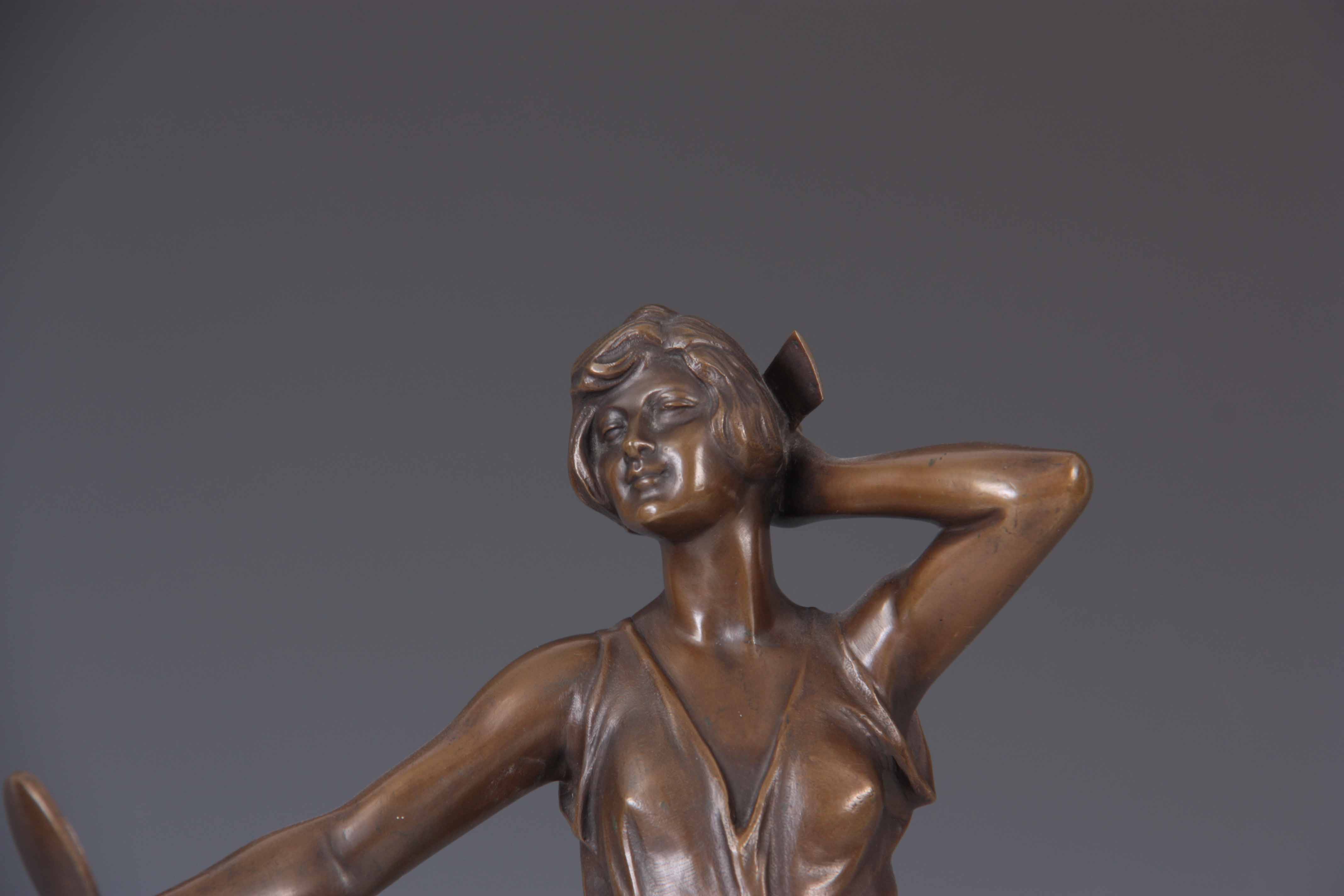 BRUNO ZACH. AN EARLY 20TH CENTURY AUSTRIAN BRONZE SCULPTURE modelled as a young woman looking into a - Image 2 of 9