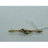 15ct Gold Edwardian bar Brooch with Rub-Over set Aquamarine 3.4g total weight