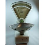 Vintage enamelled White Avery 1lb scale with green detail