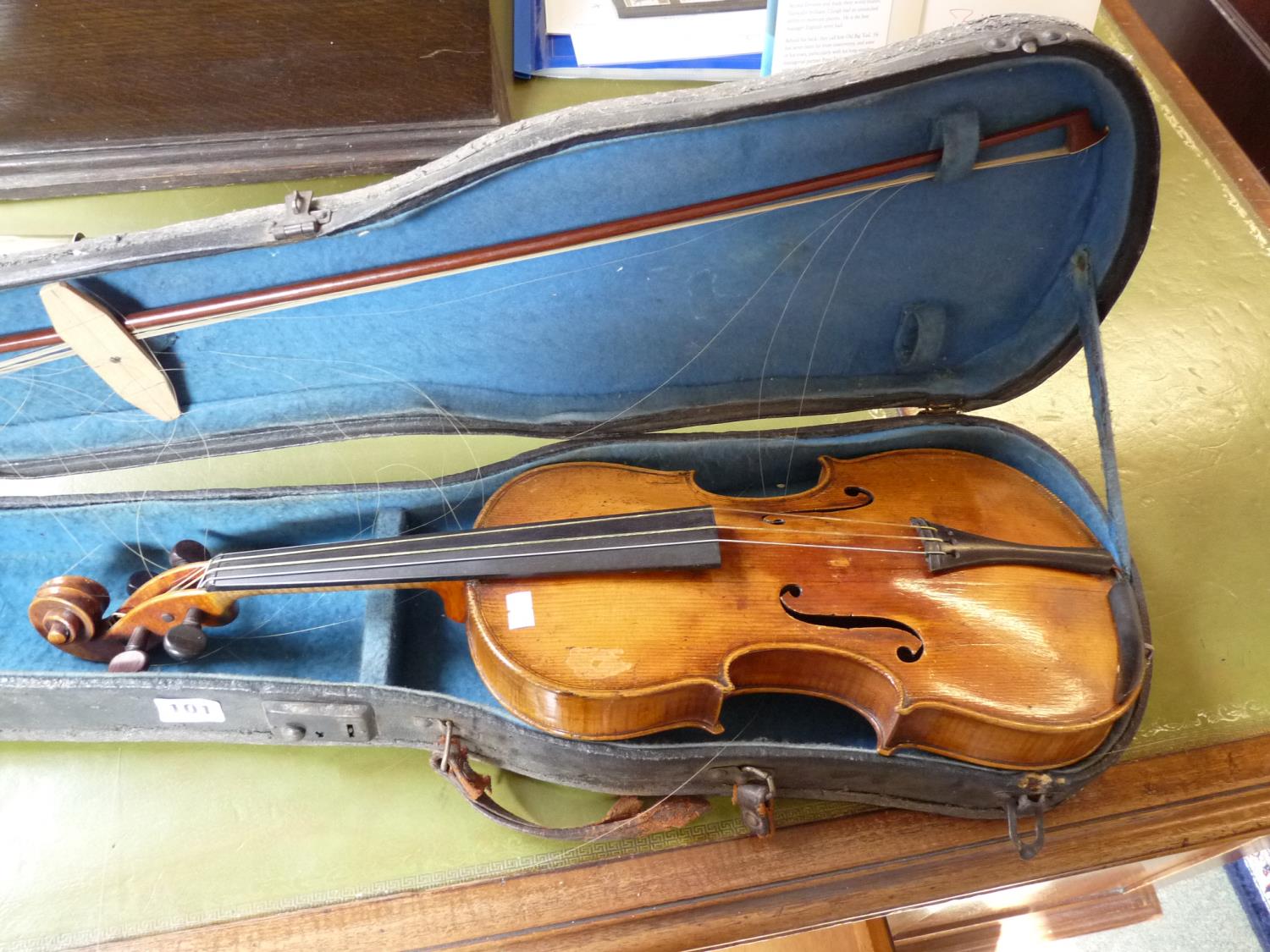 19thC Cased Violin with paper label to interior Straduarius Cremona to interior