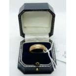 Gents 9ct Gold D Shaped Wedding Band with Diamond setting, 8.1g total weight, Size T