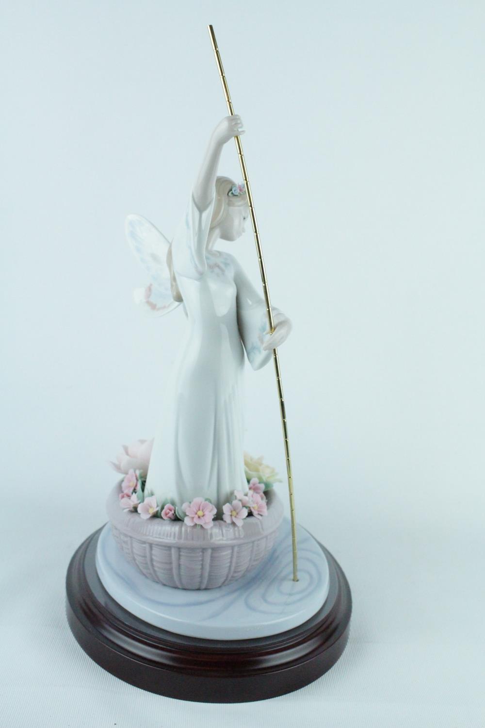 Lladro 'Enchanted Lake', Limited Edition 2320 of 4000, Sculptor: Juan Coderch, Artist: P. Perez. - Image 3 of 8