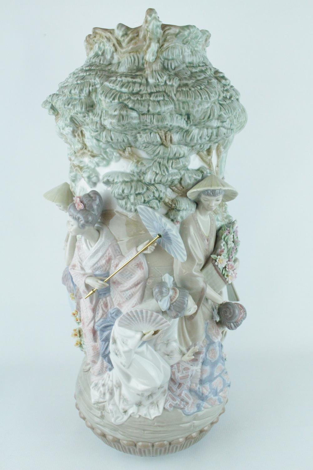 Lladro 'Japanese Vase', Elite Limited Edition 180 of 750, Sculptor: A Salvador Debon, Artist: V. - Image 4 of 6