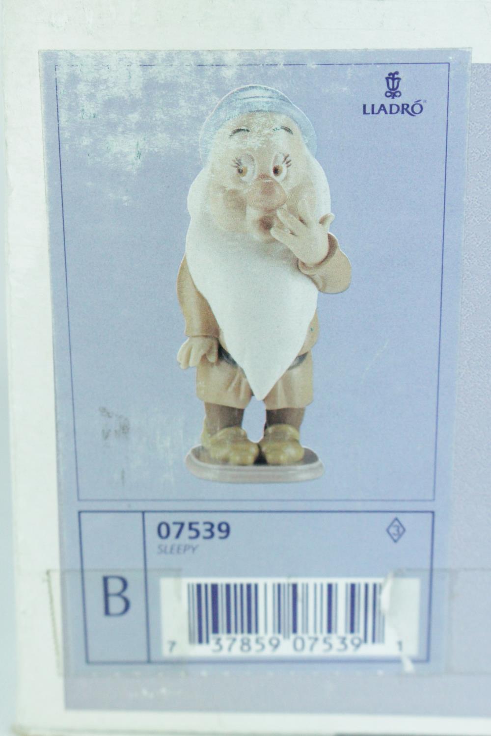 Lladro 'Sleepy', From The Disney Snow White and the Seven Dwarfs collection , Sculptor: Francisco - Image 4 of 5