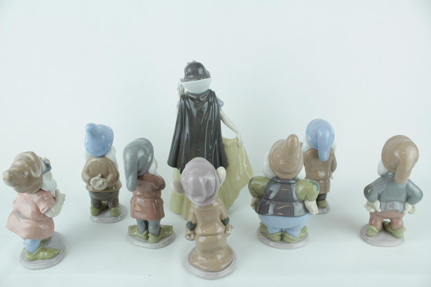 Lladro 'Snow White & The Seven Dwarfs' From the Disney Collection to include Snow White Model - Image 2 of 3