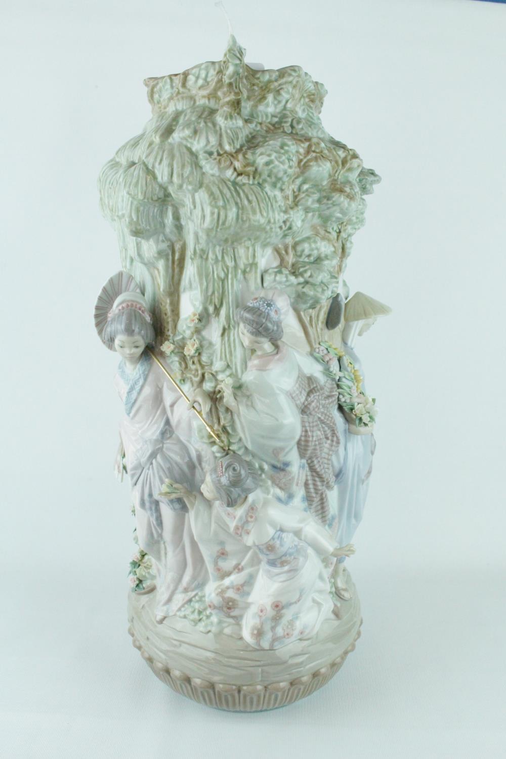 Lladro 'Japanese Vase', Elite Limited Edition 180 of 750, Sculptor: A Salvador Debon, Artist: V. - Image 2 of 6