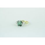 Ladies 18ct Gold Ring of Rectangular Green Tourmaline claw setting flanked by Claw set Diamond, 5.6g
