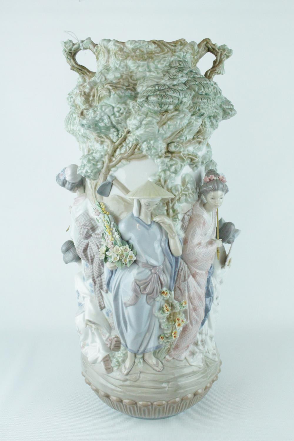 Lladro 'Japanese Vase', Elite Limited Edition 180 of 750, Sculptor: A Salvador Debon, Artist: V. - Image 3 of 6