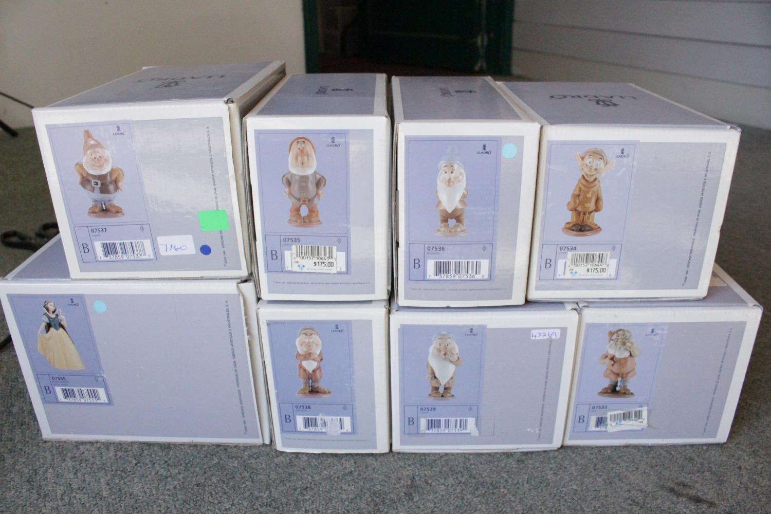 Lladro 'Snow White & The Seven Dwarfs' From the Disney Collection to include Snow White Model - Image 3 of 3