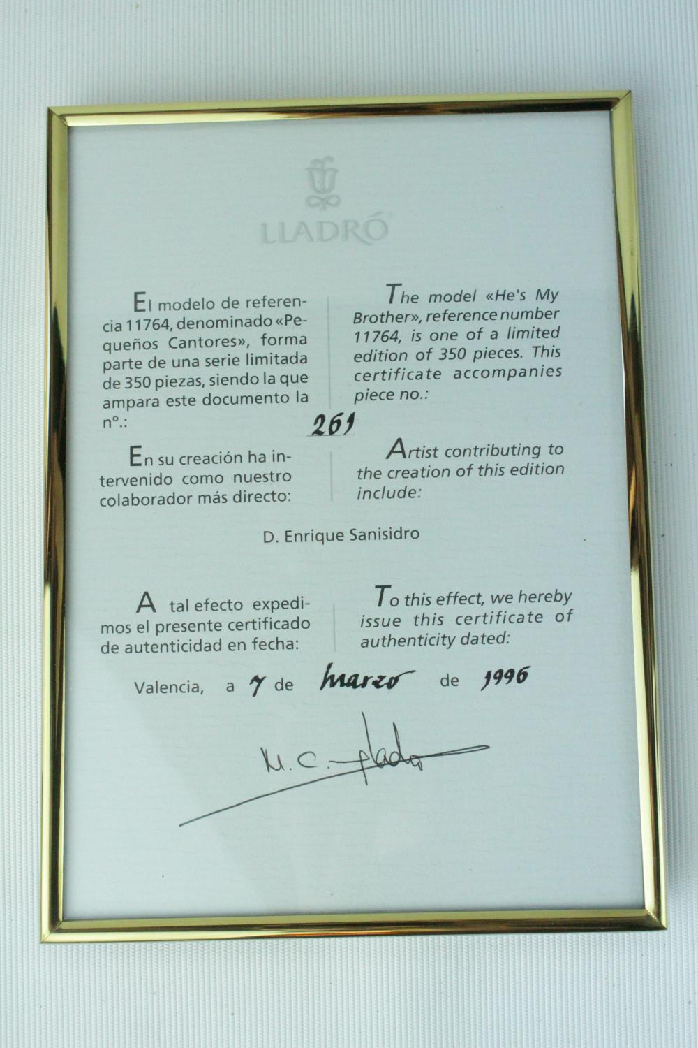 Signed Lladro Goyesca 'Hes my Brother', Limited Edition 261 of 350, Sculptor: Enrique Sanisidro. - Image 5 of 7