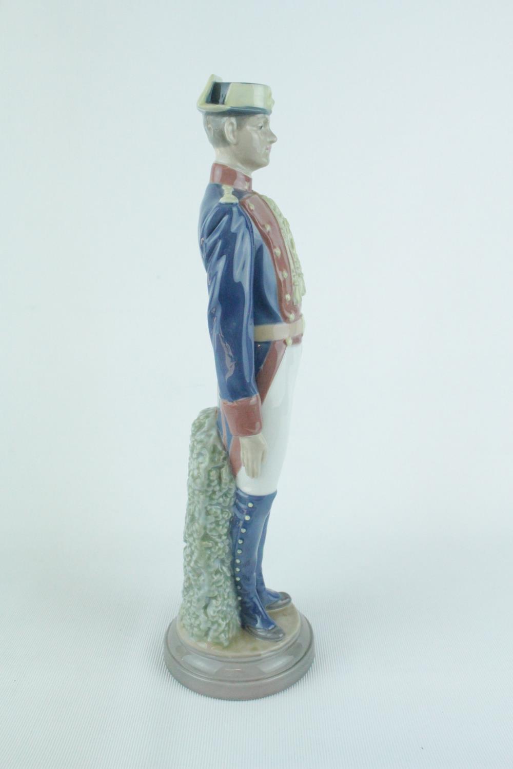 Lladro 'Civil Guard at Attention', Sculptor: Salvador Furió. Model 01005273, Introduced in 1985 - Image 2 of 8