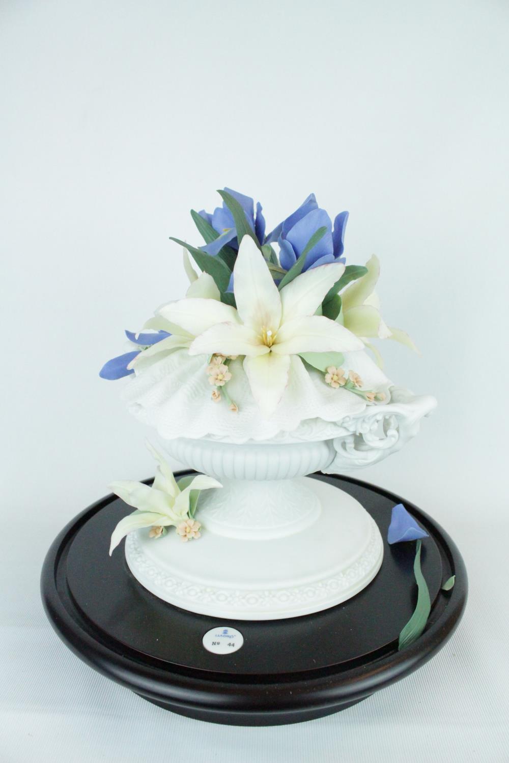 Lladro 'Romantic Vase', under glass dome. Limited Edition 44 of 300. Model 01011787, Introduced in - Image 7 of 9