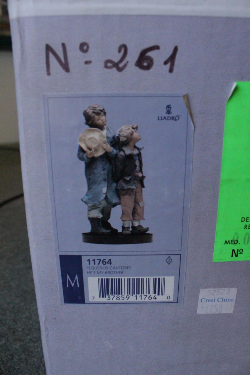 Signed Lladro Goyesca 'Hes my Brother', Limited Edition 261 of 350, Sculptor: Enrique Sanisidro. - Image 6 of 7