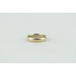 Ladies 9ct Gold Court shaped wedding band 4.5g total weight