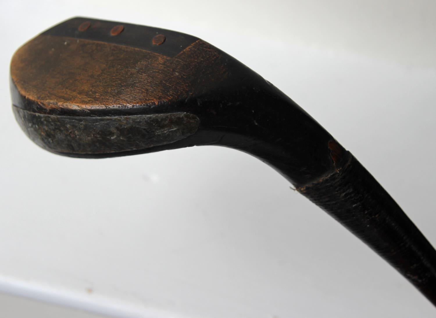 A fine Army & Navy CSL long nose putter made c1880. Stained beach wood shaft with makers stamp - Image 5 of 5