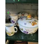 Two Royal Evesham pattern tureens and two jugs.