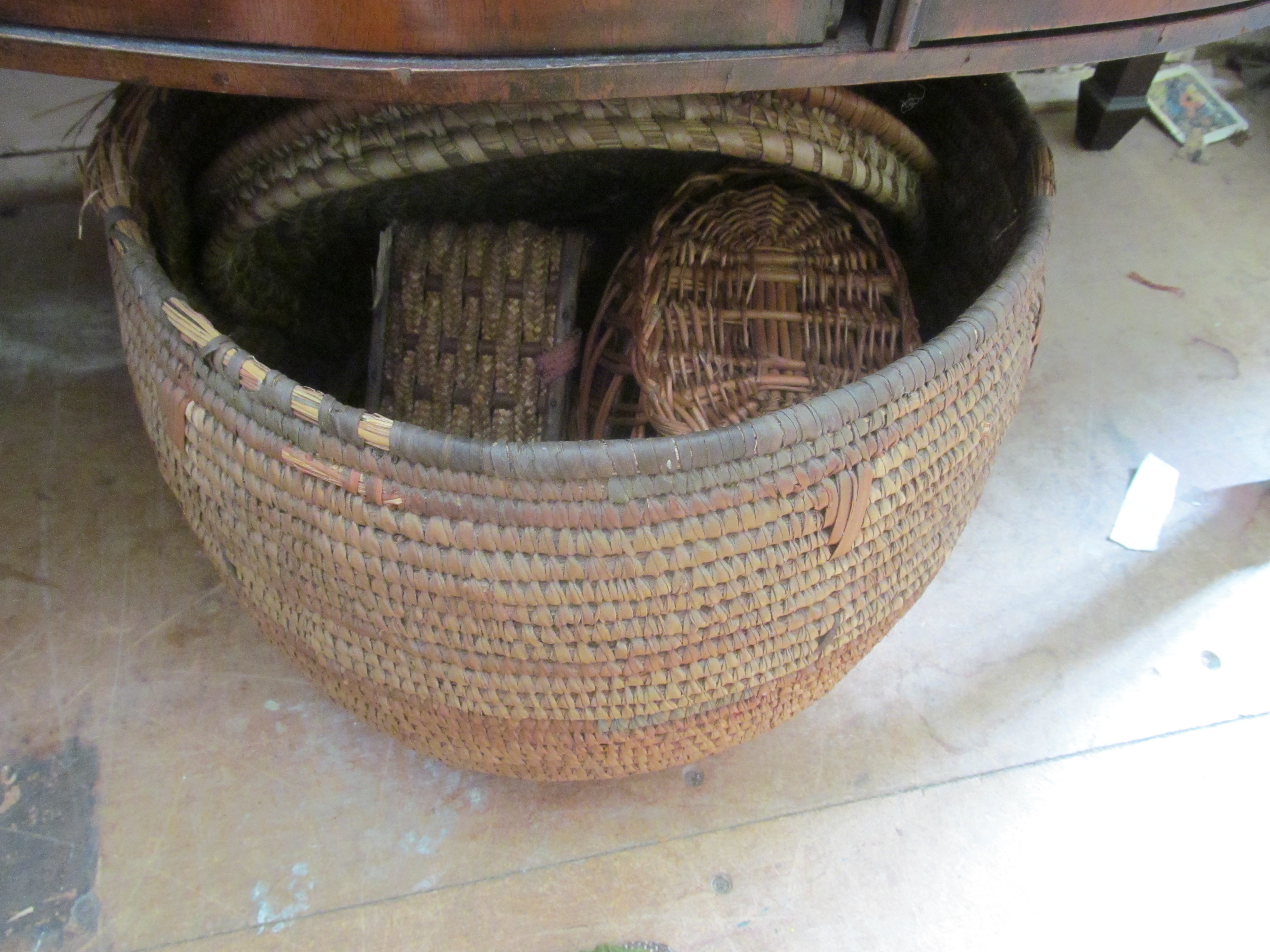 Two Aladdins wicker baskets and other wicker items - Image 4 of 4