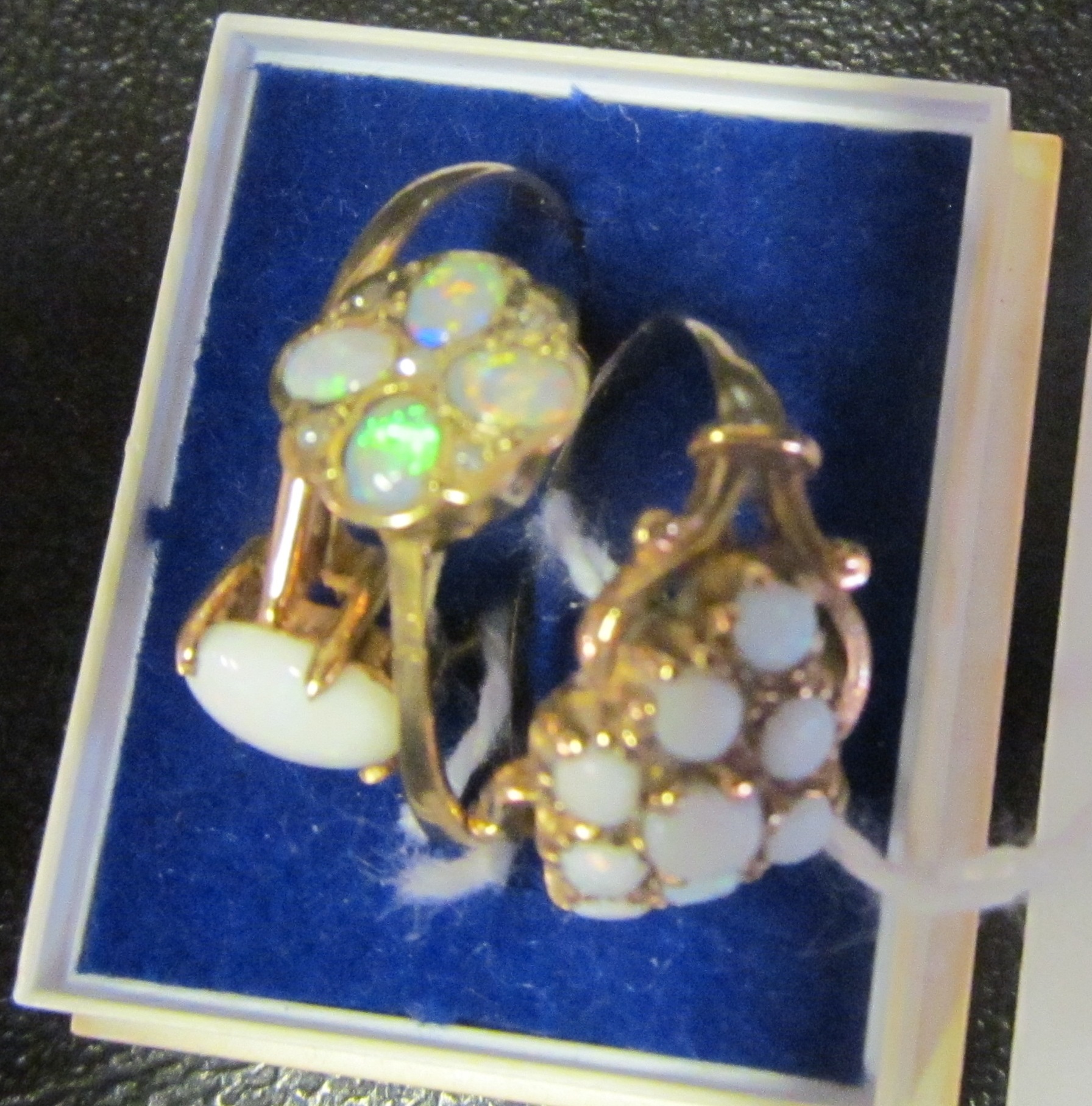 Three opal rings - Image 2 of 2