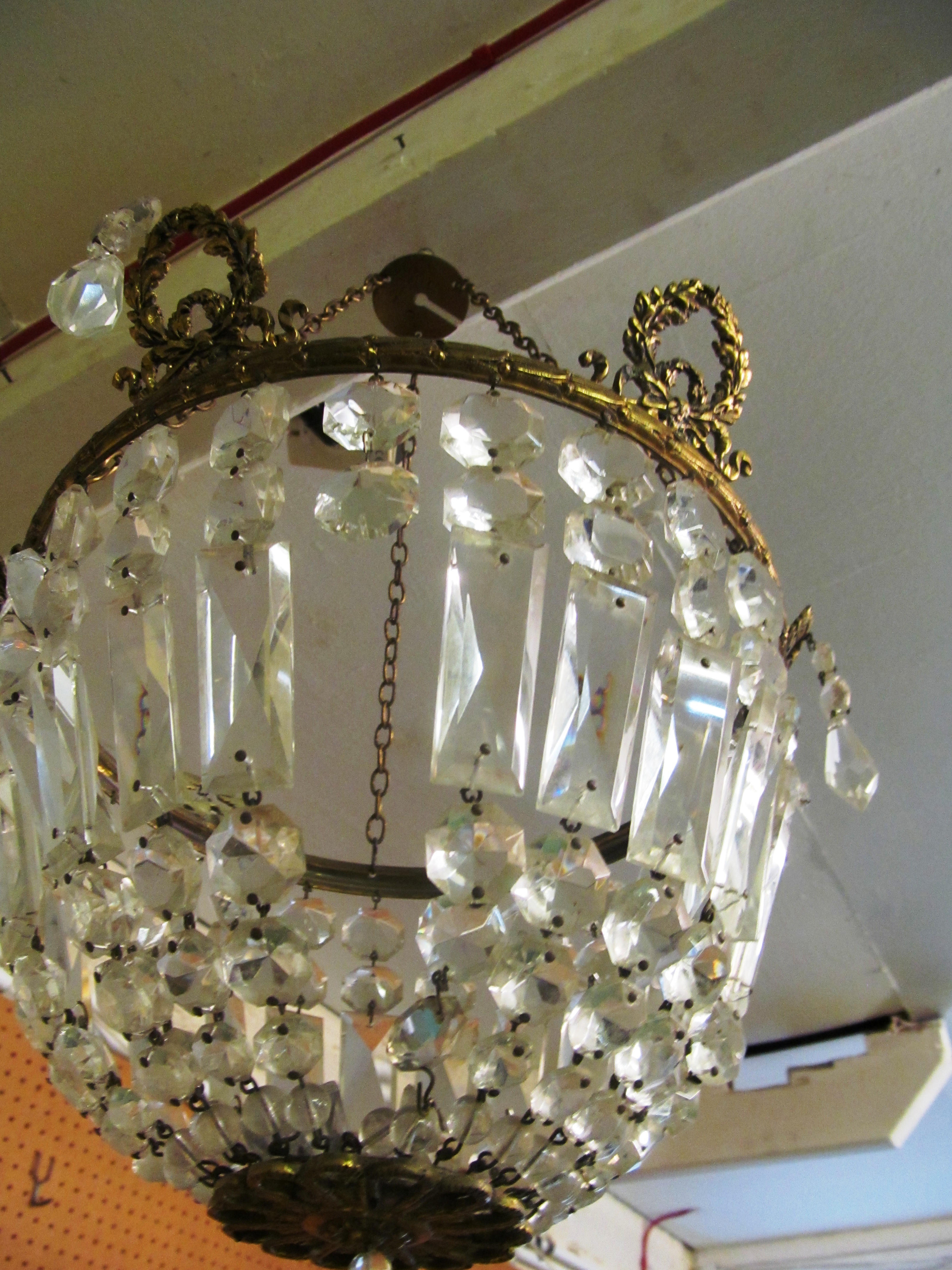 A glass bag chandelier with wreath motif to rim - Image 2 of 3