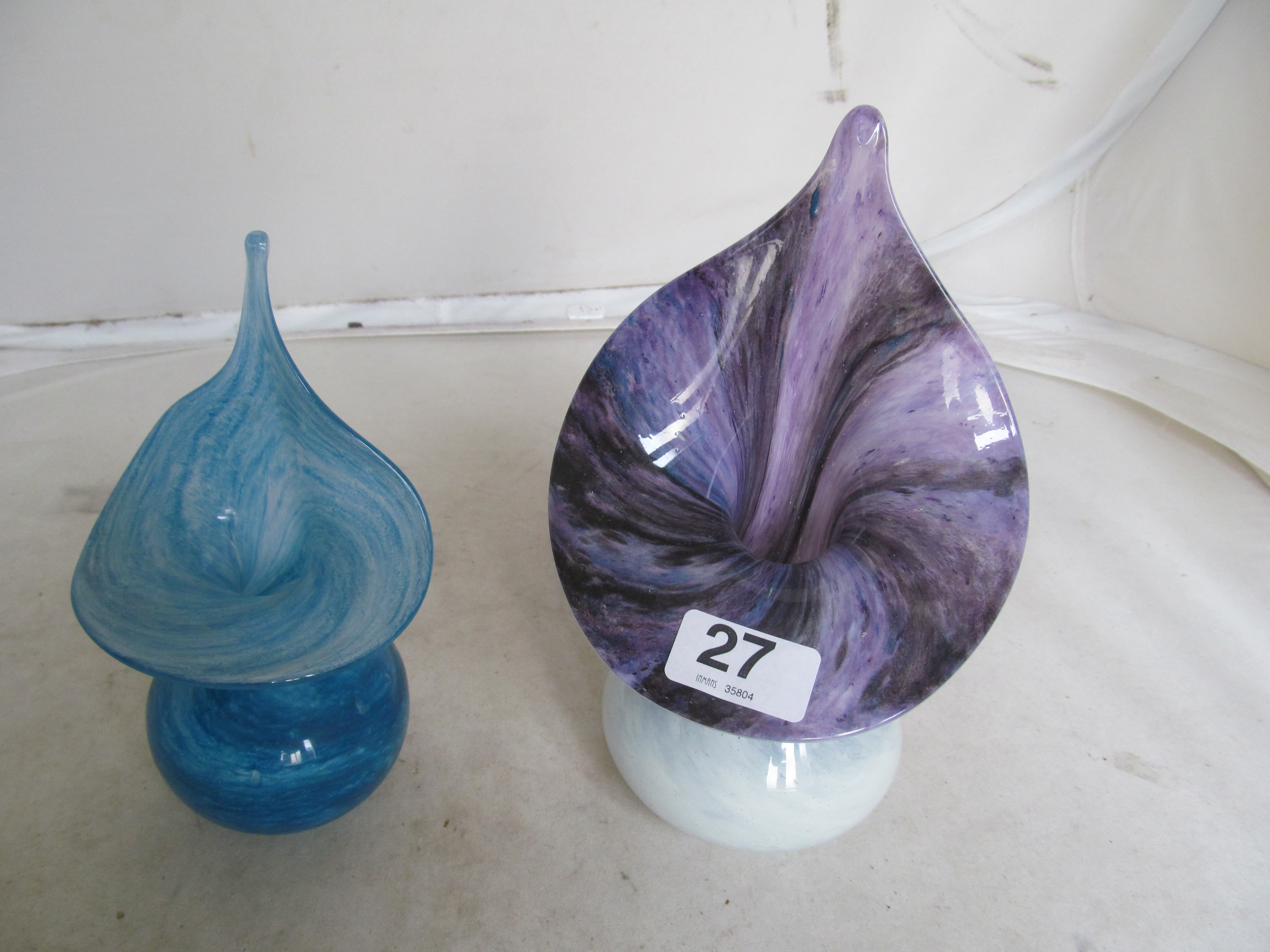 Various glass tulip shaped vases - Image 4 of 7