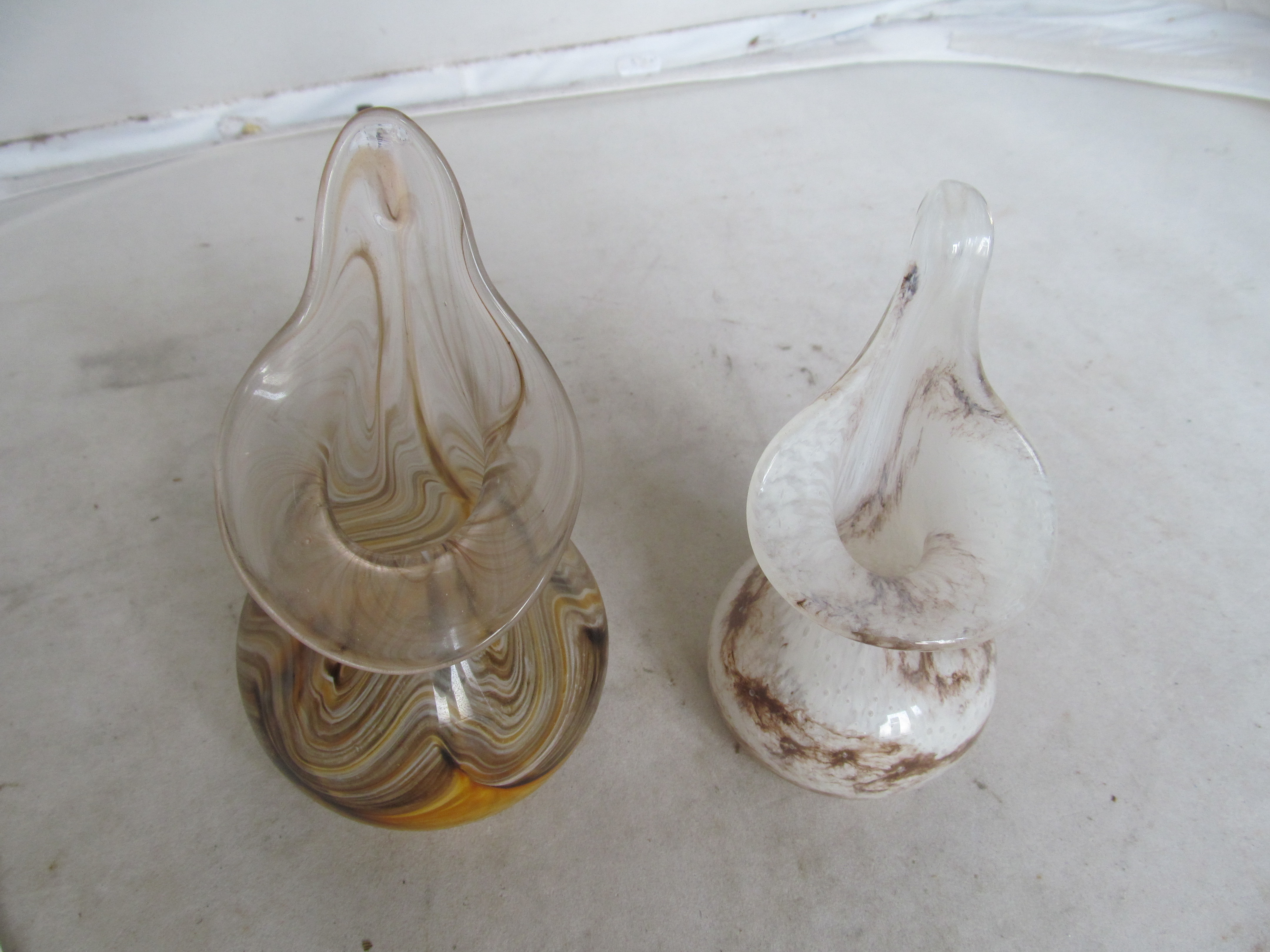 Various glass tulip shaped vases - Image 6 of 7