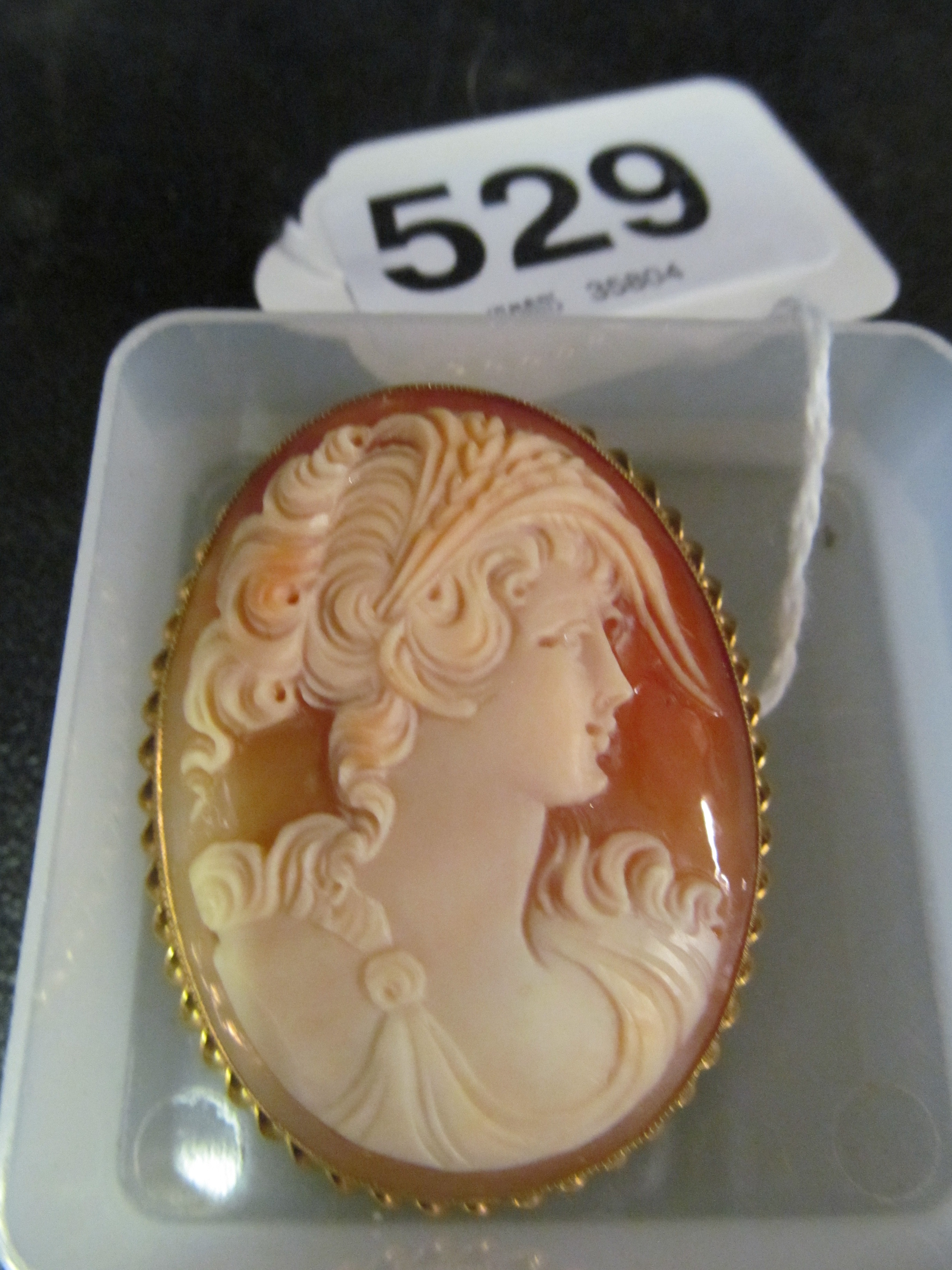 A 9ct gold Cameo