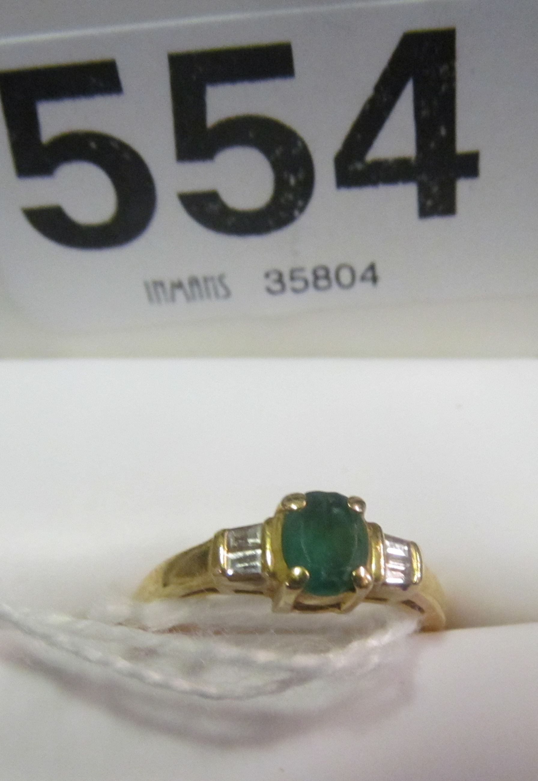 An 18ct emerald ring