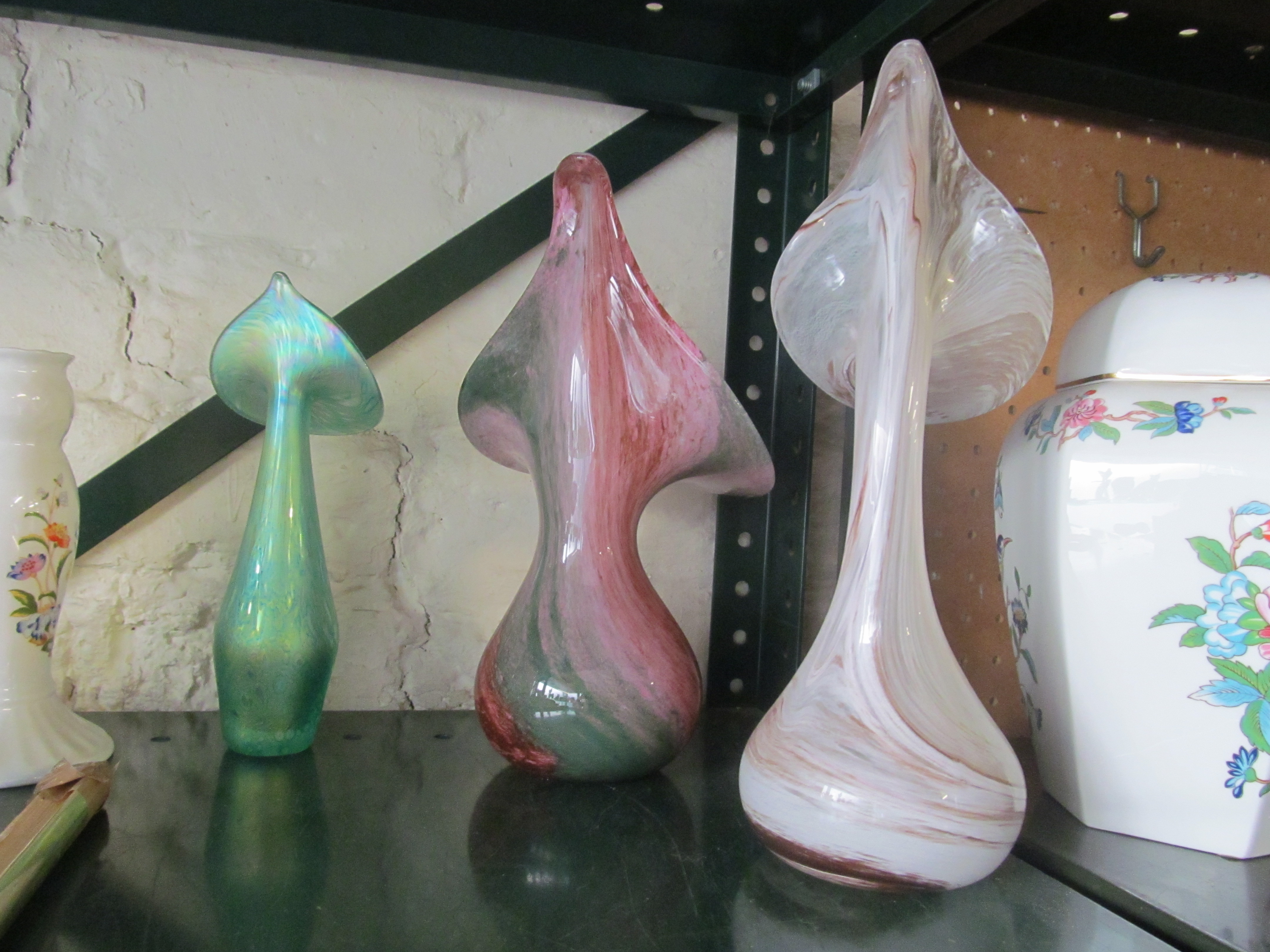 Various glass tulip shaped vases - Image 3 of 7