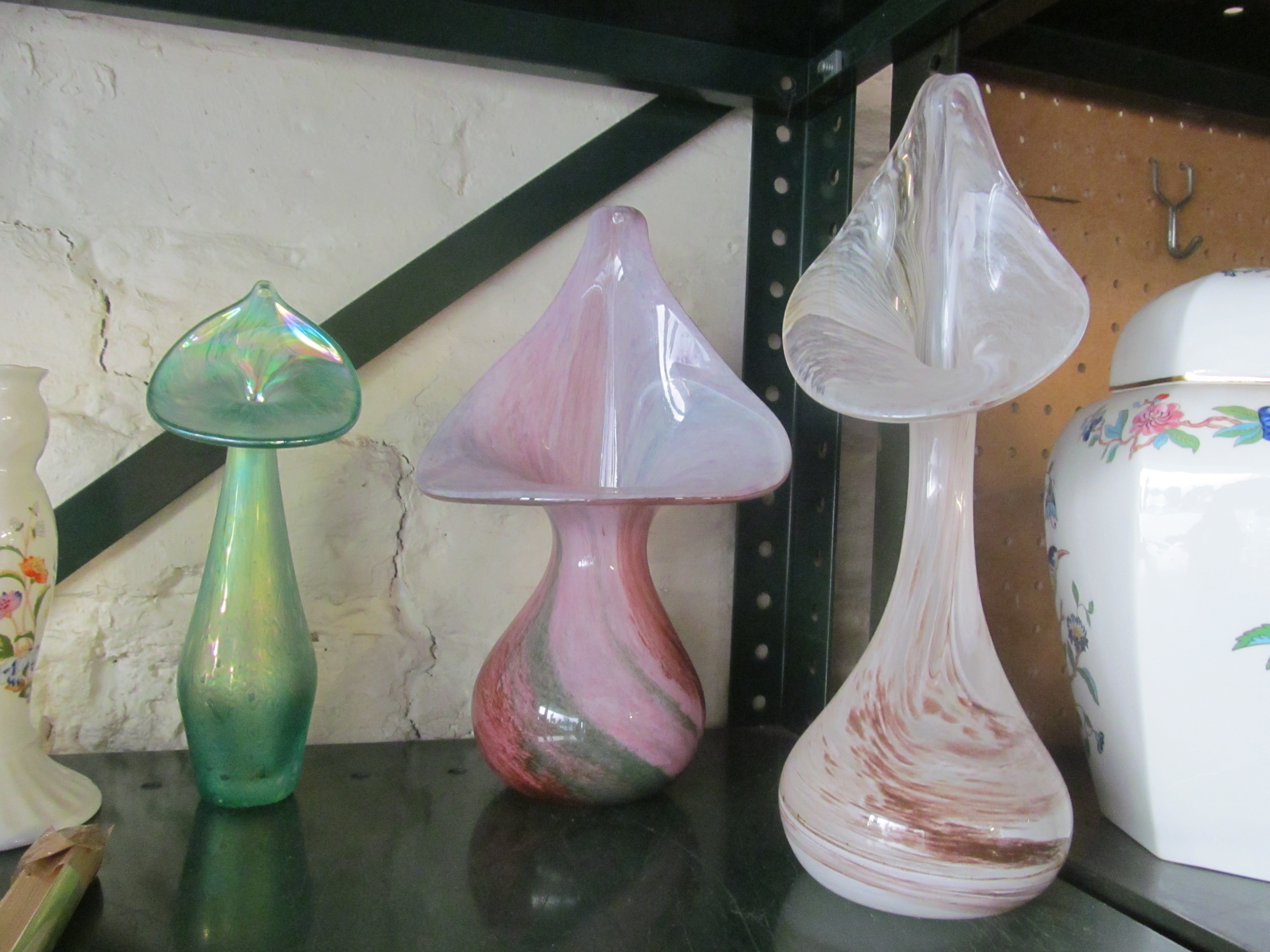 Various glass tulip shaped vases - Image 2 of 7
