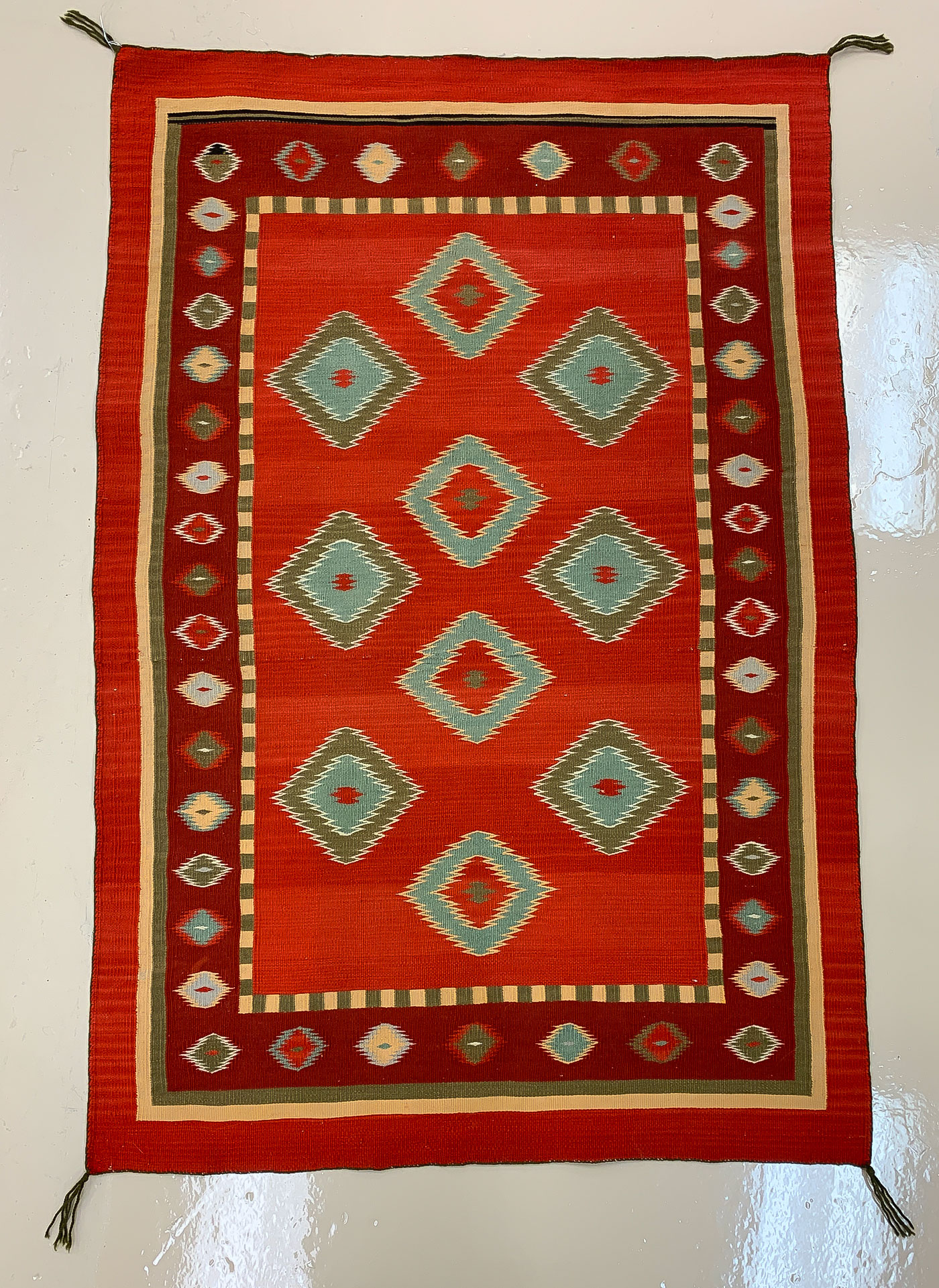 A GERMANTOWN NAVAJO WEAVING, C. 1900 - Image 4 of 5