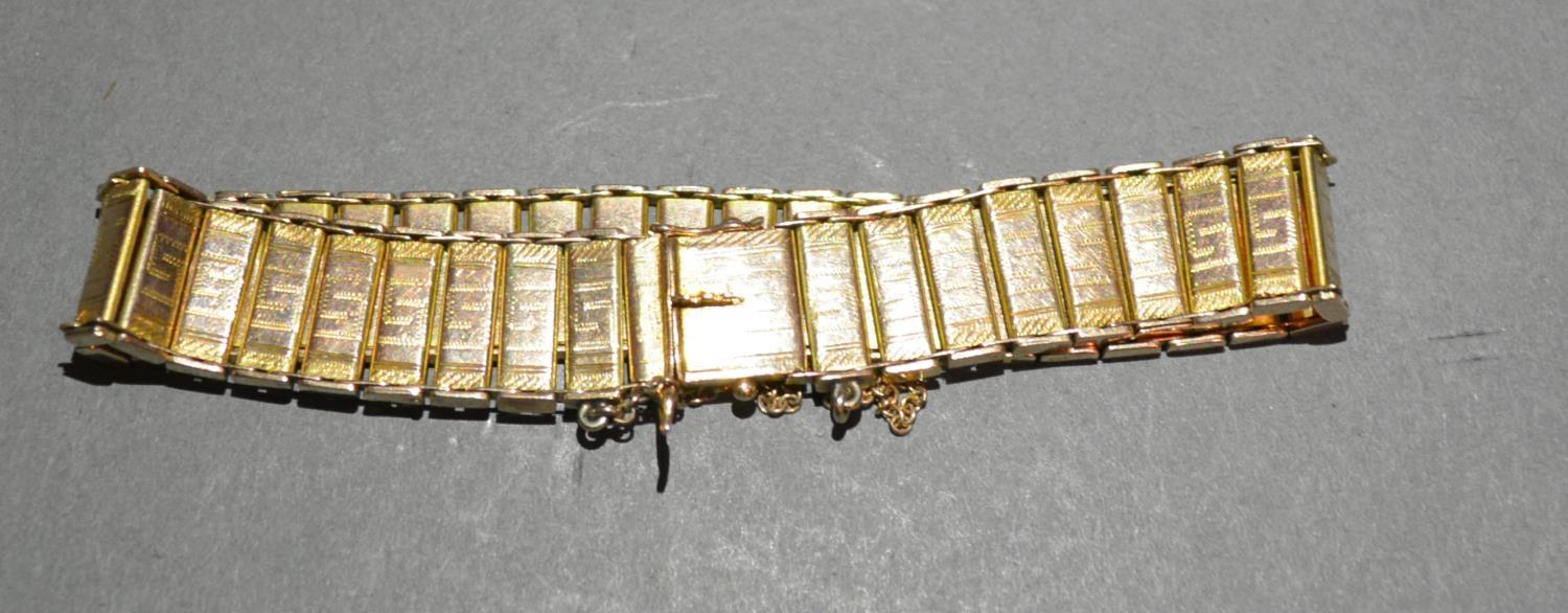 A 9ct. Gold Panel Bracelet, 15.1gm