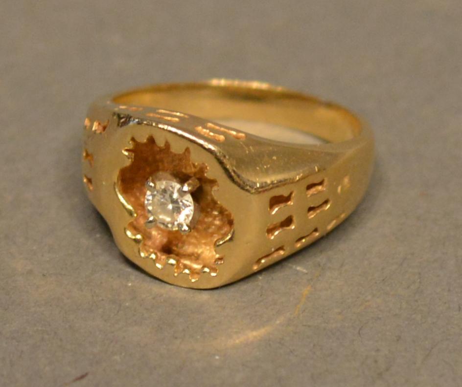 A 14ct Gold Solitaire Diamond Ring approximately 0.20 ct.