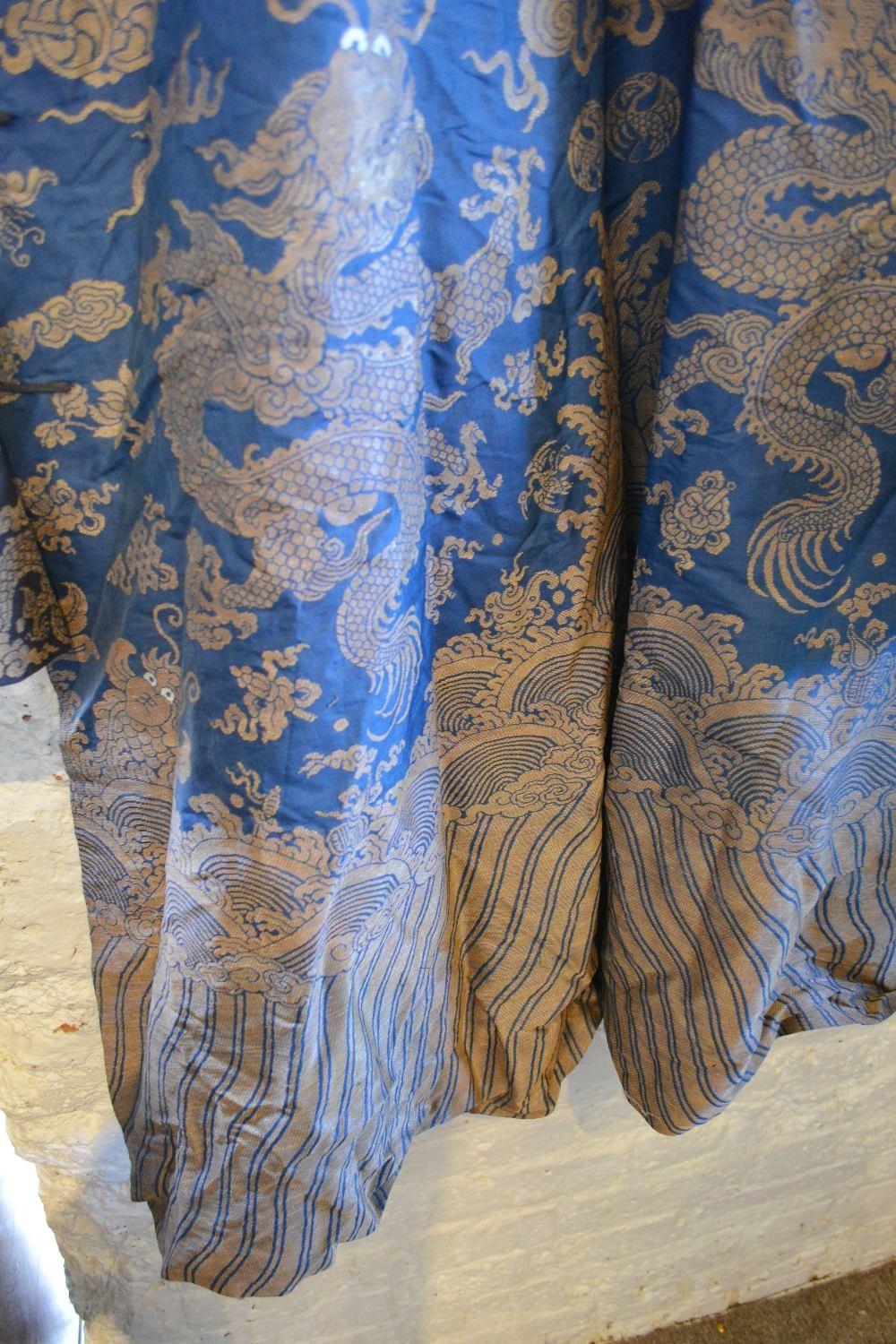 A Chinese Embroidered Kimono decorated with serpents amongst waves in gold thread upon a blue ground - Image 4 of 7