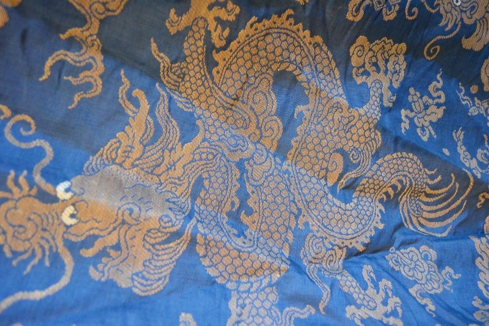 A Chinese Embroidered Kimono decorated with serpents amongst waves in gold thread upon a blue ground - Image 6 of 7