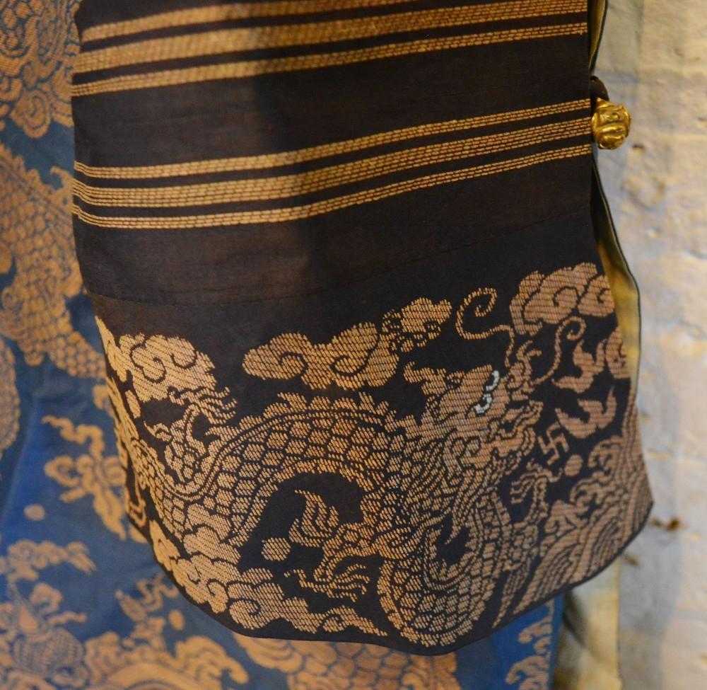 A Chinese Embroidered Kimono decorated with serpents amongst waves in gold thread upon a blue ground - Image 7 of 7