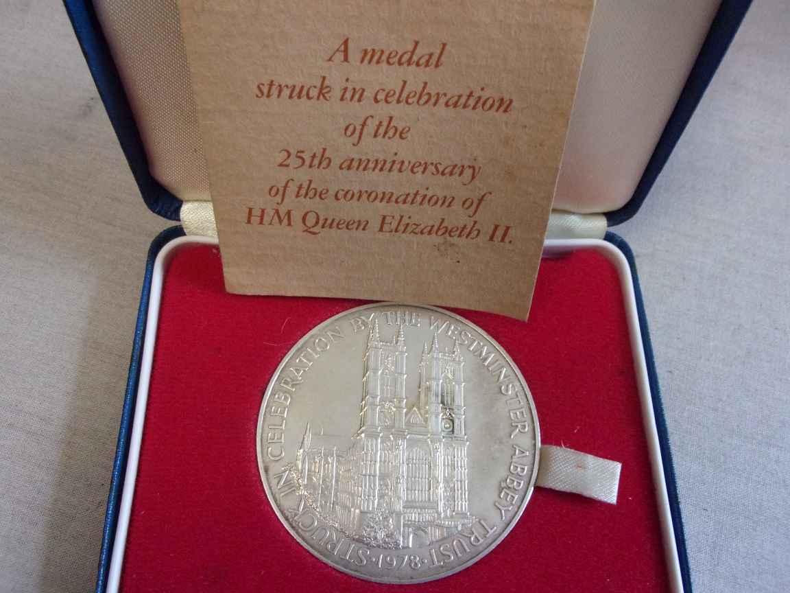 Royal Mint Sliver Medallion, 25th Anniversary of the Coronation 2.1/4"-2.81 02, in Royal Mint