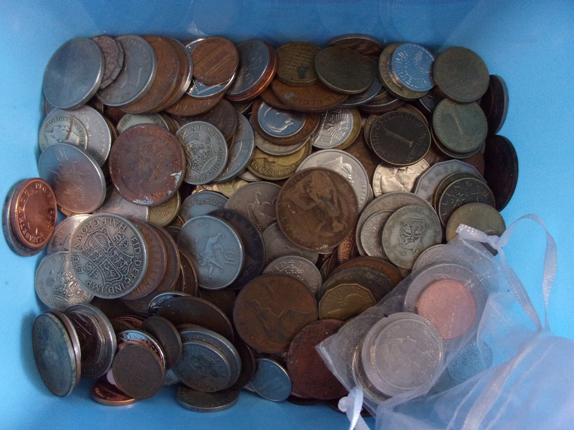 Carton of mixed world coinage-Just under 2.5 kilos-sorting lot, few silver