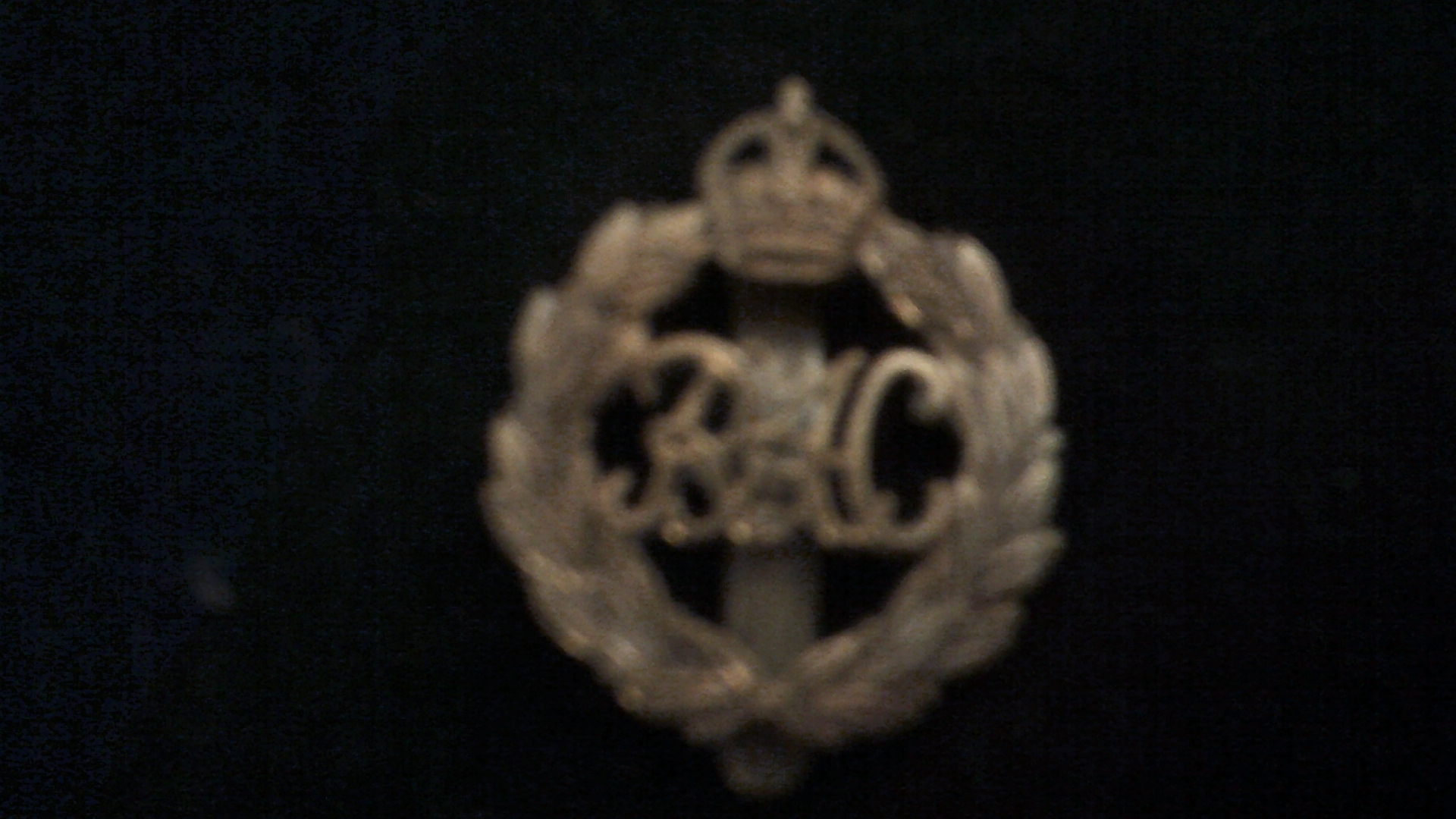 Royal Armoured Corps WWI Cap Badge (Brass), slider. - Image 2 of 2