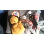 Mixed lot-Includes Boy Scouts Black with badges (Puncho)-small wooden cart-sooty glove puppet -