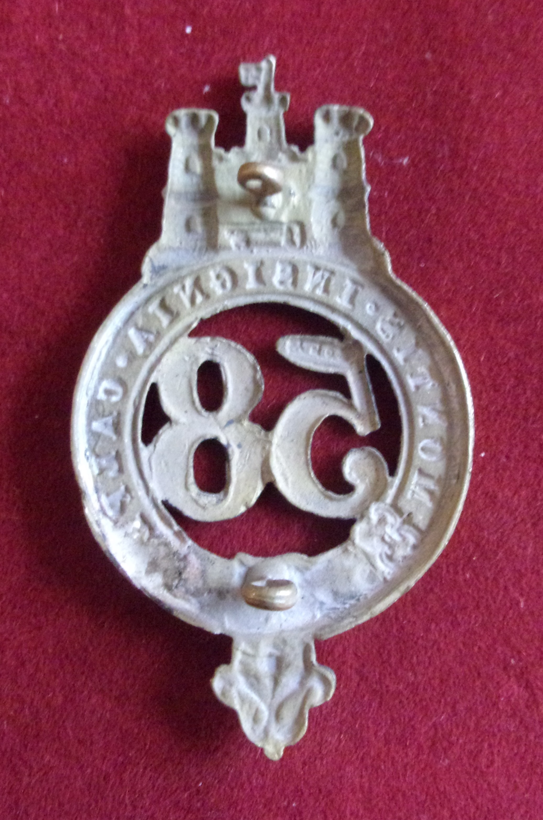 58th (Rutlandshire) Regiment of Foot Victorian Glengarry Badge of the Pre-Territorial era 1874- - Image 2 of 2