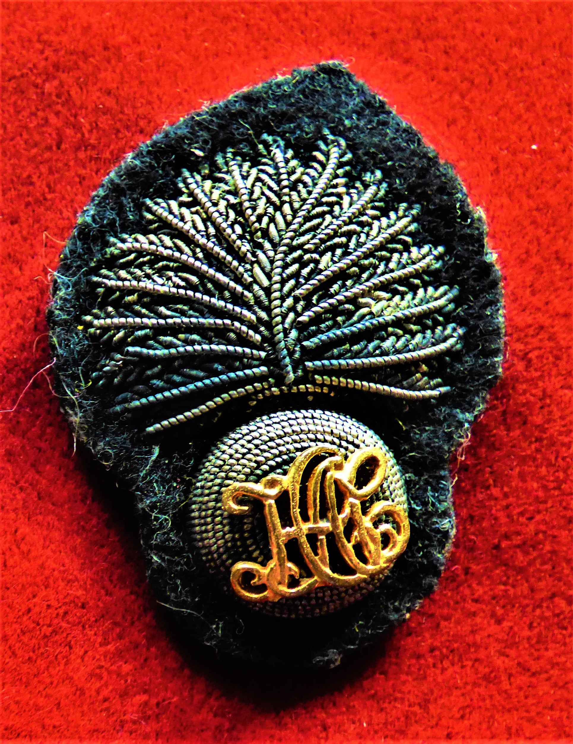 Honourable Artillery Company (Territorial Regiment) Officers Cap Badge (Braided-cloth and gilt), pin