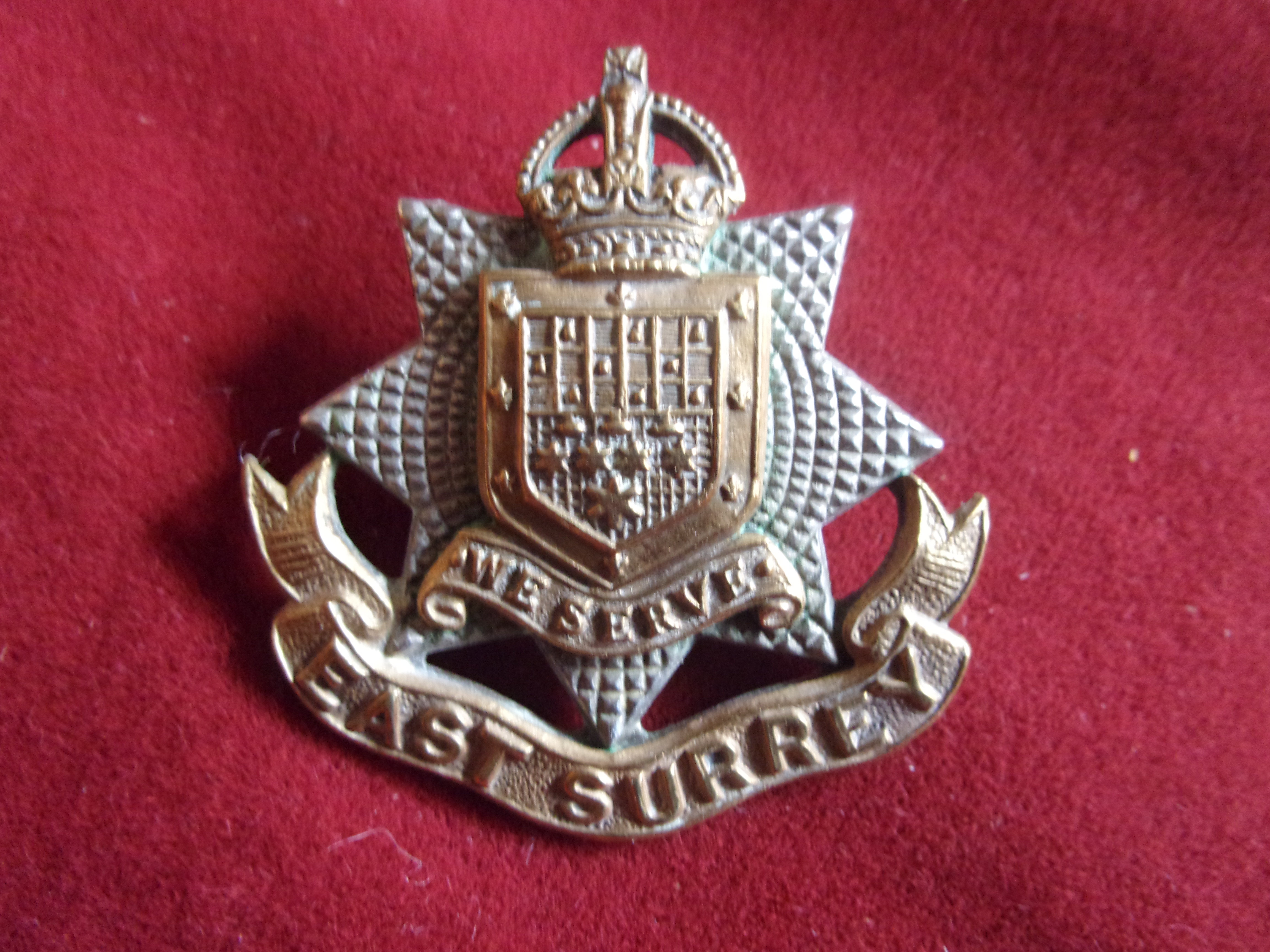 East Surrey Regiment, 13th (Wandsworth) Battalion WWI Cap Badge (Bi-metal), two lugs. K&K: 1148
