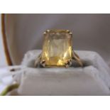 9ct YELLOW GOLD RECTANGULAR CUT CITRINE RING, in basket mount, size M/N