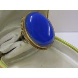 9ct YELLOW GOLD BLUE STONE DRESS RING, size O/P